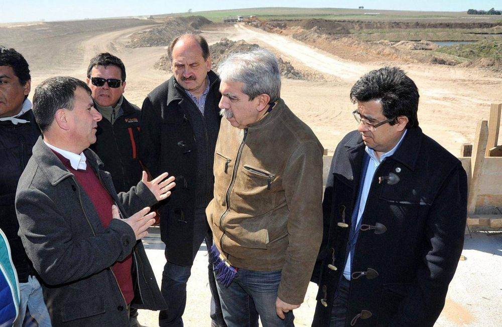 Sin lugar en el cami�n de mudanzas de Scioli, Arl�a se cuelga de An�bal