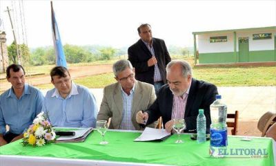 Garruchos: Colombi inaugur� el polideportivo municipal y firm� convenio para su ampliaci�n
