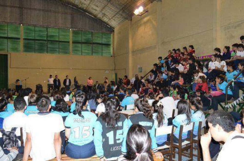Concejales se reunieron con alumnos y docentes de la escuela Pedro Ferr�