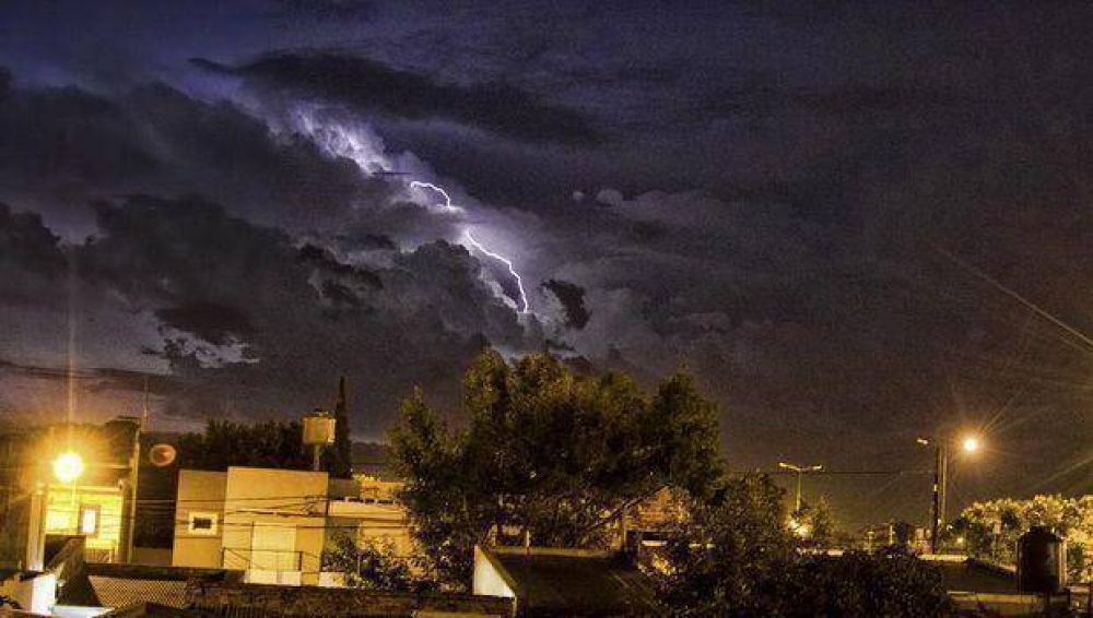 Rige un alerta por tormentas fuertes para el centro y el norte de Entre R�os 