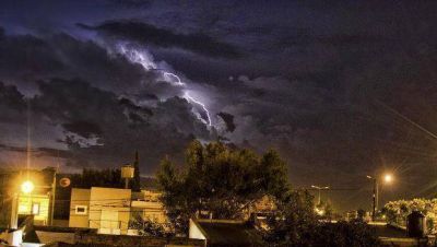 Rige un alerta por tormentas fuertes para el centro y el norte de Entre R�os 