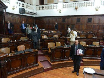 La Ley de endeudamiento provincial pas� a cuarto intermedio hasta el lunes