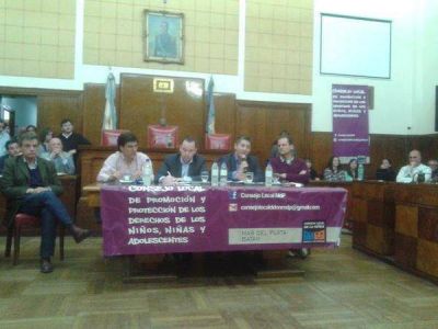 Candidatos a intendente debatieron sobre ni�ez y adolescencia