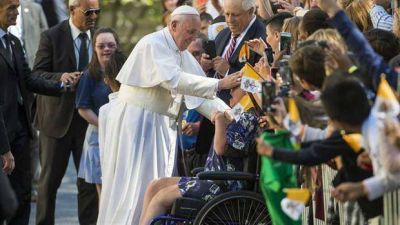 Enfervorizada como pocas veces, Washington se puso a los pies del Papa