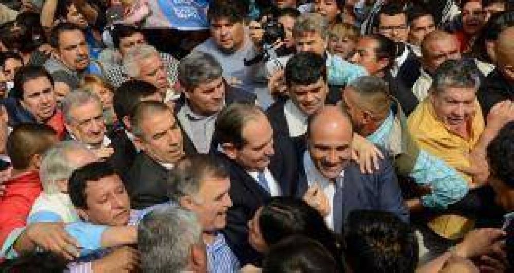 Formas de gobernar: las diferencias entre Manzur y Alperovich