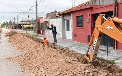 Avanzan los trabajos para la instalaci�n de cloacas en el Barrio Bancario I