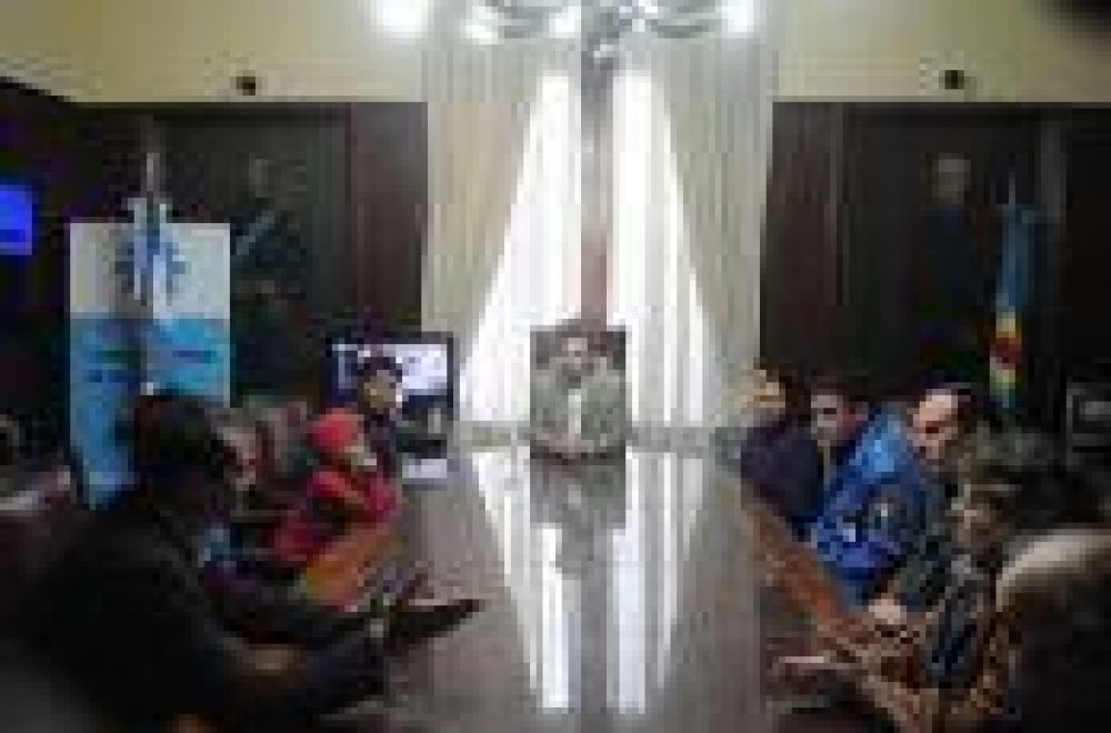 La Plata: Pablo Bruera recibi� a los padres de Rut Avila Zambrana