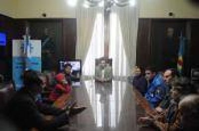 La Plata: Pablo Bruera recibi� a los padres de Rut Avila Zambrana