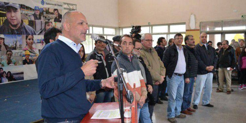 Buzzi inaugura escuela de Nivel Inicial y visita obras en ejecuci�n 