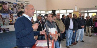 Buzzi inaugura escuela de Nivel Inicial y visita obras en ejecuci�n 