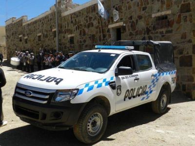 CONTIN�A LA ENTREGA DE PATRULLEROS EN EL INTERIOR DE LA PROVINCIA