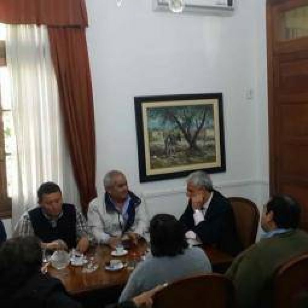 Gremios en estado de alerta por decreto del Ejecutivo