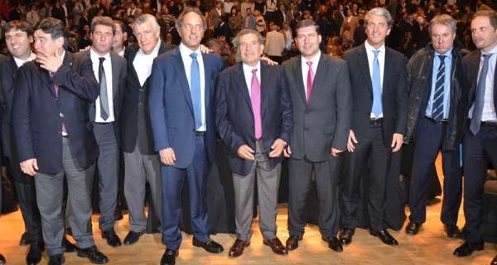 Beder y Scioli juntos en el encuentro regional de gobernadores de Cuyo