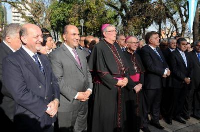 Sin mirarse y con un saludo fr�o, Manzur y Amaya compartieron el primer acto tras los comicios