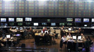 La desconfianza volte� a los bonos y recalent� al d�lar