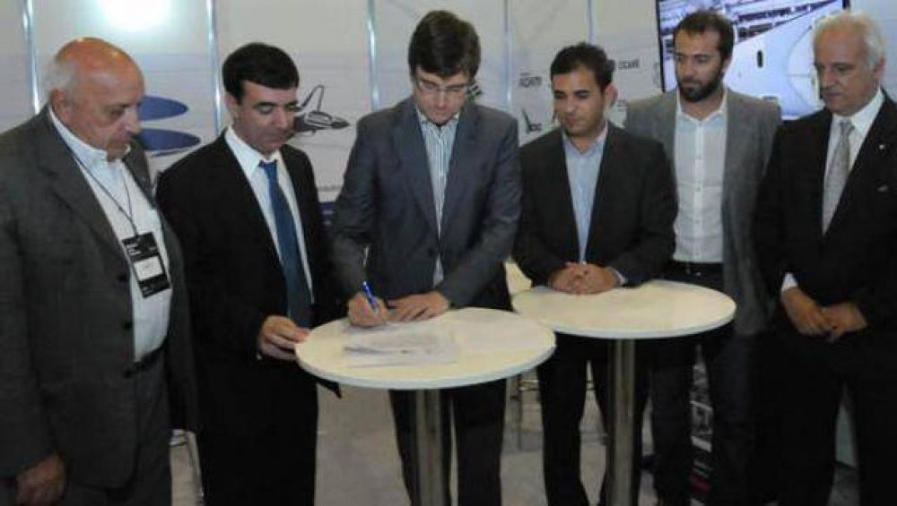 El Municipio presente en la exposici�n para la Defensa de la Industria