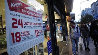 Creci� un 50% el �tarjeteo� y ya se debe m�s de un sueldo