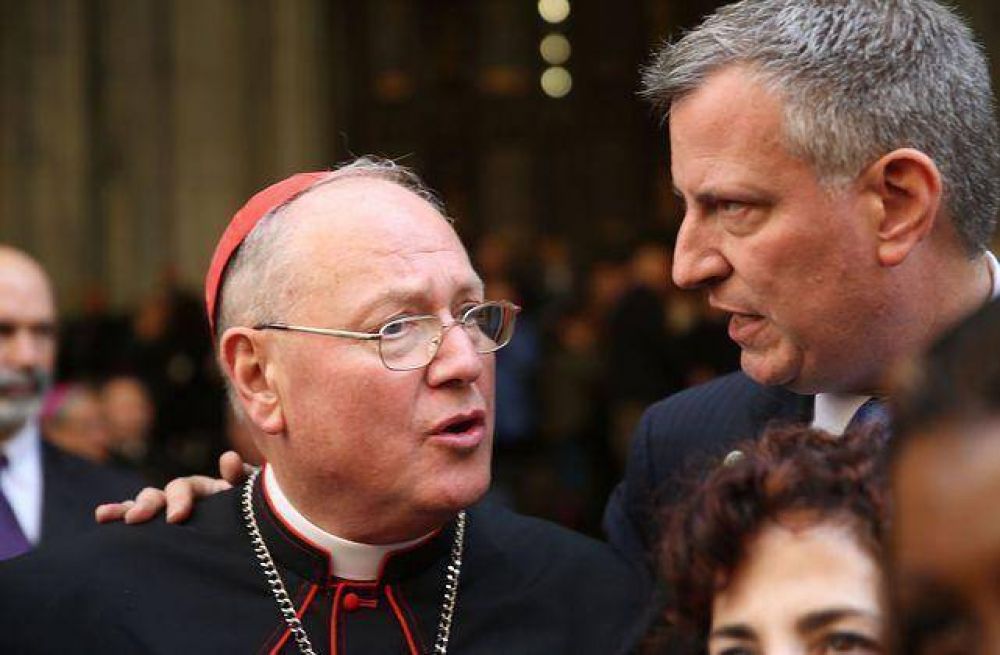 El alcalde de Nueva York y la Iglesia católica firman un acuerdo para acoger a personas desamparadas