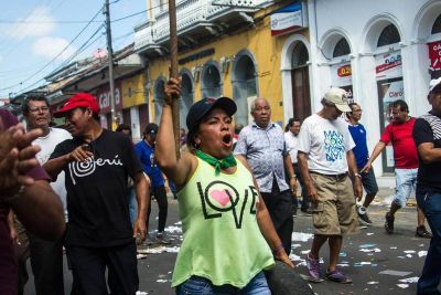 Una invitaci�n a no dividir el mundo en �buenos� y �malos�