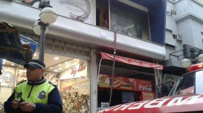 Susto en la peatonal Mu�ecas por un principio de incendio