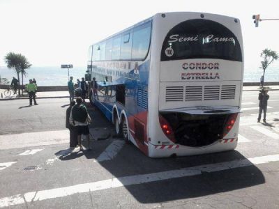 Un colectivo de larga distancia qued� estancado en Alem y la costa 