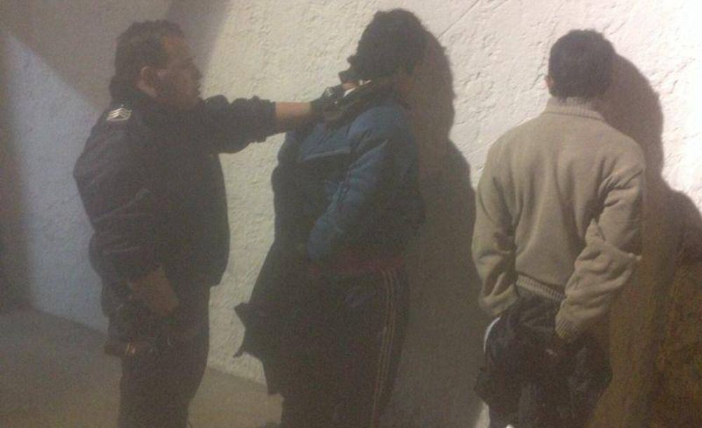 Intentaron rescatar a j�venes que hab�an robado: dos detenidos y un polic�a herido