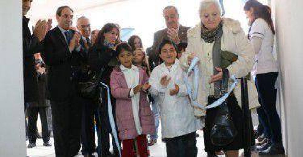 Lunghi inaugur el nuevo edificio del centro de salud de San Cayetano