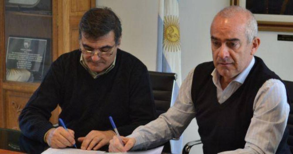 El municipio firm� contrato con la Liga por el estadio