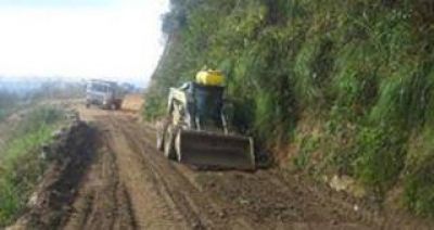 Por acumulaci�n de barro s�lo pueden transitar autos por la ruta nacional 65