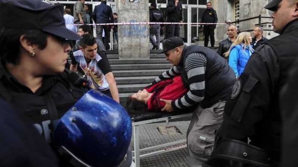 Hospital de Cl�nicas: tras el p�nico por la explosi�n cierran una parte del piso 12