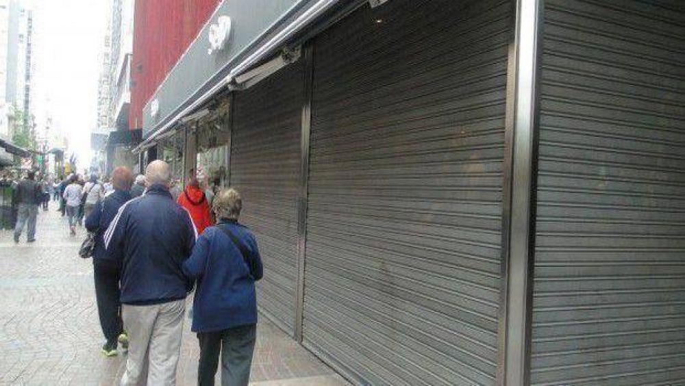 D�a del Empleado de Comercio: aseguran �total acatamiento� para no abrir las puertas