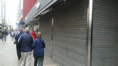D�a del Empleado de Comercio: aseguran �total acatamiento� para no abrir las puertas
