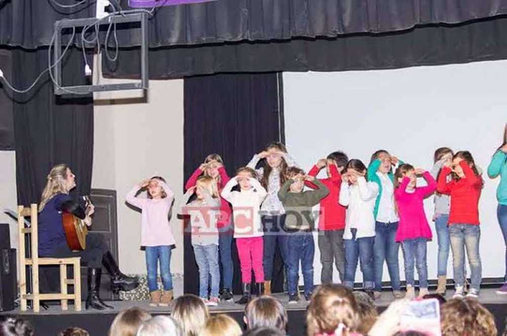 A sala llena, se desarroll� el 8� Encuentro Ecos Corales