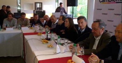  2 de 14 Aued, junto a Macri en su recorrida por la Quinta Secci�n