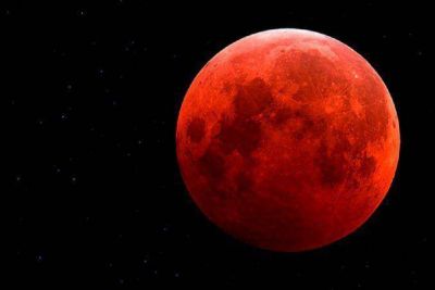 En Argentina se vio una s�per Luna te�ida de rojo