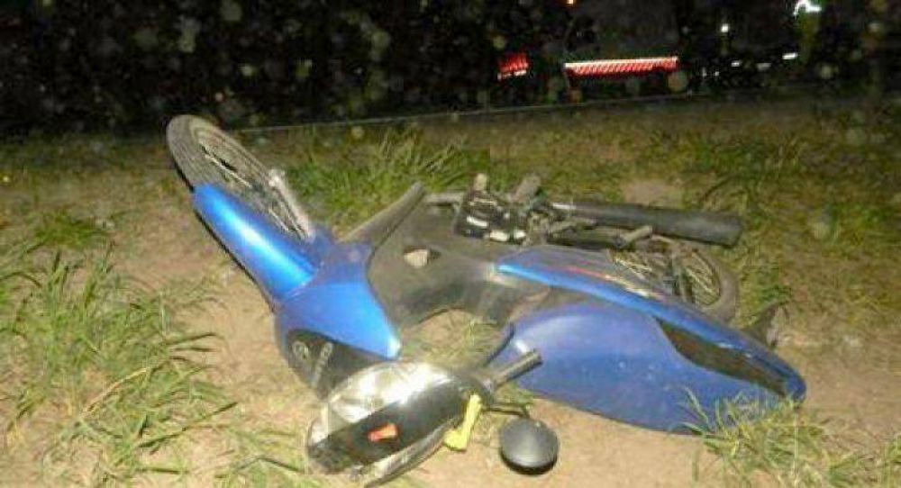 Hombre muri� al caer de su moto, y automovilista falleci� en un vuelco