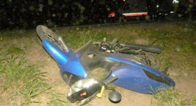 Hombre muri� al caer de su moto, y automovilista falleci� en un vuelco