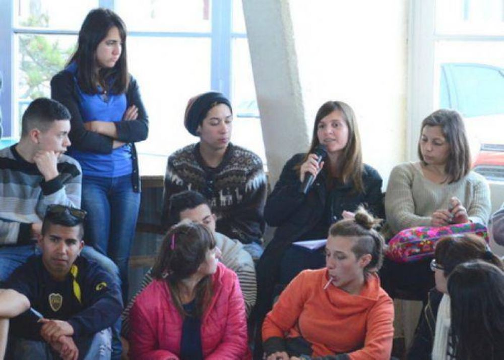 Fernanda Raverta en encuentro junto a j�venes sobre Ley de Promoci�n de Juventudes