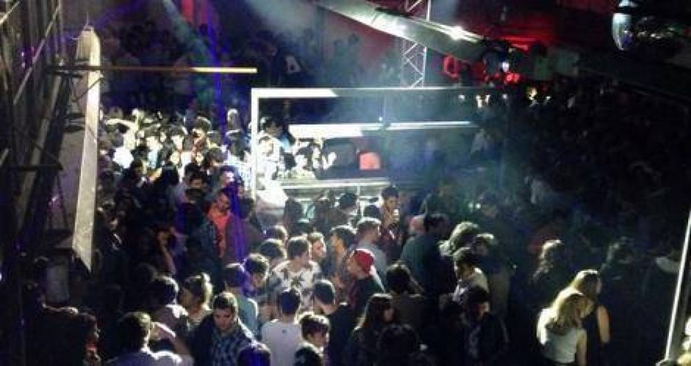 Por presencia de menores, clausuraron un boliche