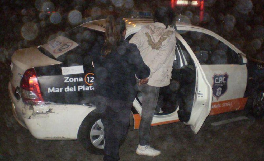 Se pele� con el taxista para no pagarle el viaje