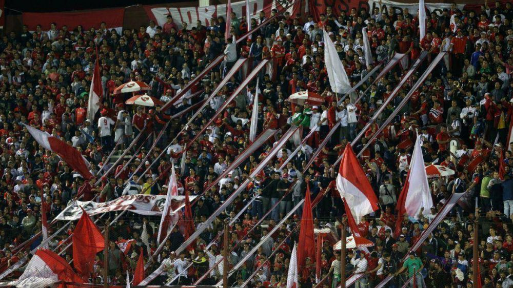 La vuelta de los visitantes: Independiente llev hinchas a Lans