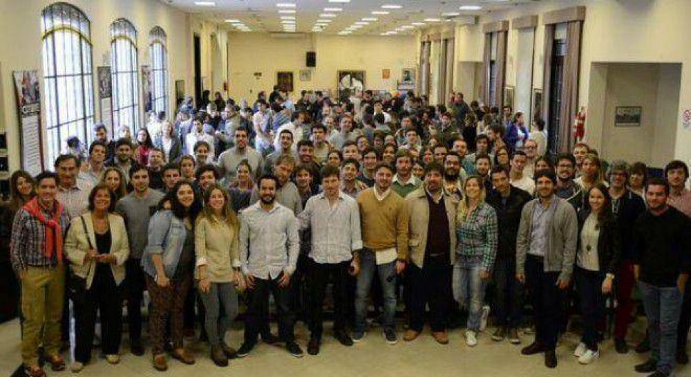 Los j�venes PRO peregrinan a Luj�n para pedirle a la Virgen que gane Macri