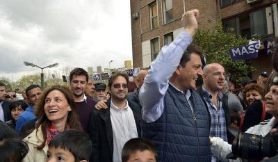 Massa dialog� con vecinos de Villa Lugano