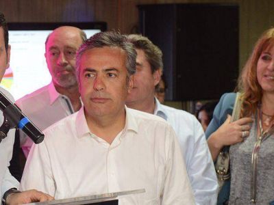 Cornejo le reclam� a los legisladores que aprueben el financiamiento: 