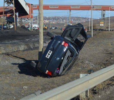Fue internada en grave estado luego de volcar
