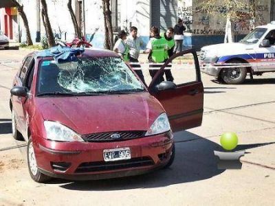 MURIO UNO DE LOS MOTOCILISTAS QUE PROTAGONIZO UN VIOLENTISIMO CHOQUE CON UN AUTO