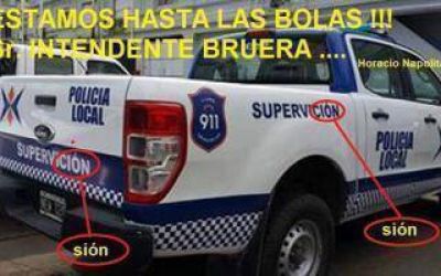 La Plata: Camionetas de la Polic�a Local con errores de ortograf�a