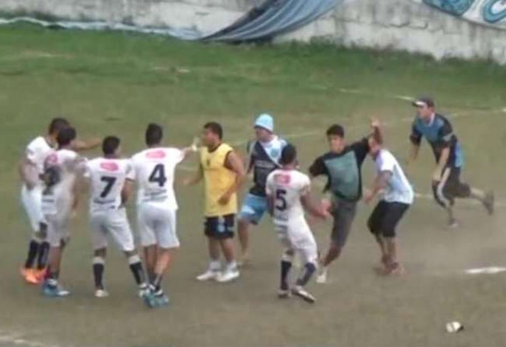 Otro caso de violencia en el f�tbol del interior