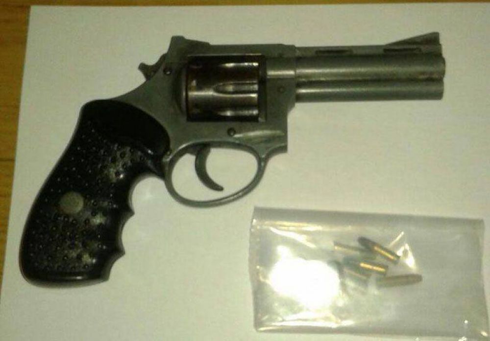 Dos detenidos por amenazas con un arma