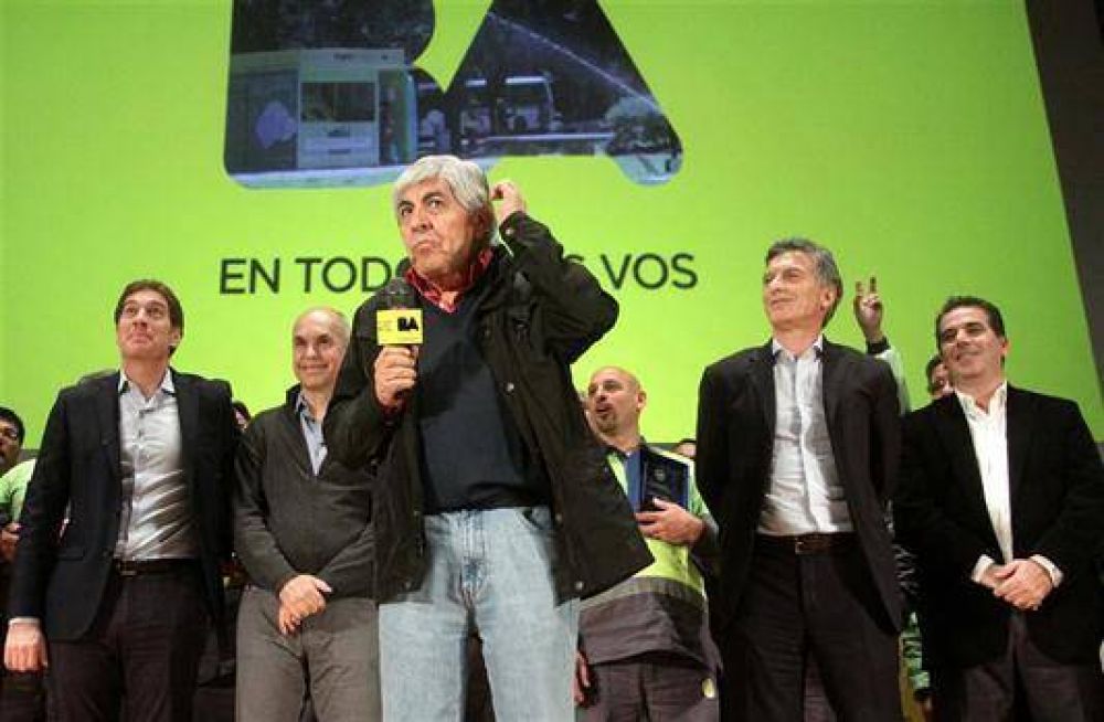 Moyano, en campa�a: elogios y gestos de apoyo a Macri